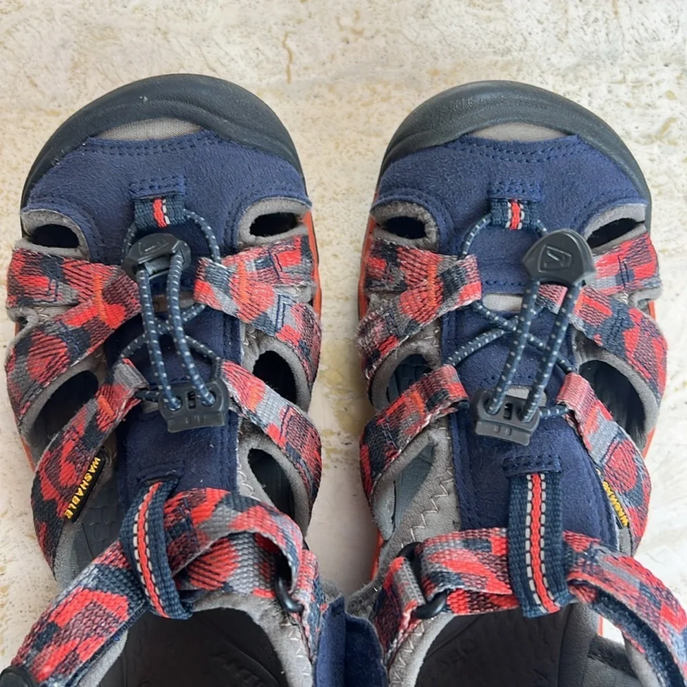 KEEN Kids' Seacamp II CNX Water Sandals boys size 2 water shoes